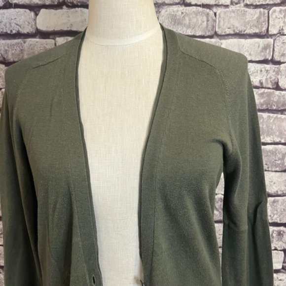 Tommy Bahama Olive Green V-Neck Cardigan Sweater Size XSP - Picture 2 of 9